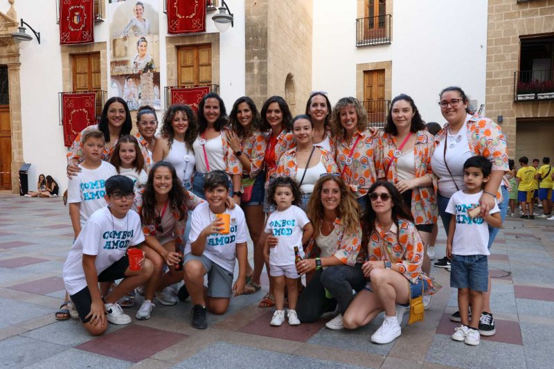 El pregó de Fogueres de Xàbia fa bullir la Plaça de l’Església El pregó de Fogueres de Xàbia fa bullir la Plaça de l’Església